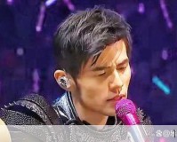 周杰伦演唱会重映，亿万人泪目，青春旋律再响