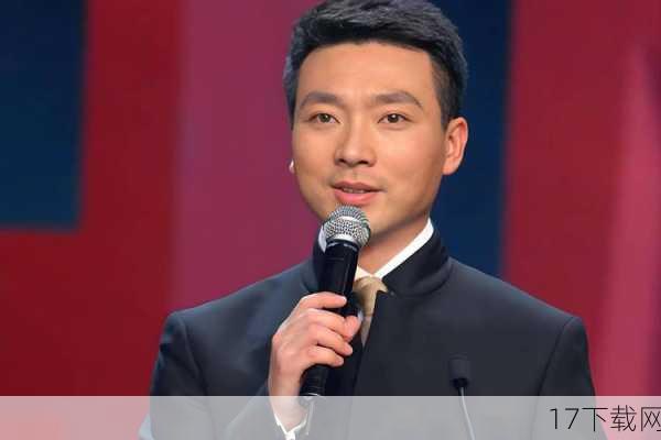 从青涩的新人到如今央视的“台柱子”,康辉的职业生涯经历了无数次的蜕变与成长,他深知,作为一名主持人,不仅要具备扎实的专业素养,更要有敏锐的洞察力和良好的应变能力,在每一次的节目中,他都力求做到最好,不断挑战自我,提升自己的主持水平,而那个曾经的中分发型,也随着他的成长逐渐成为了过去式,取而代之的是更加成熟稳重的形象。