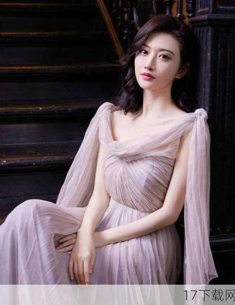 景甜本人也积极参与到了这场讨论中,她不仅回复了部分网友的留言,还分享了自己对于美的理解和追求,这种与粉丝的亲密互动,不仅拉近了她与观众之间的距离,也让她在社交媒体上的影响力得到了进一步提升。