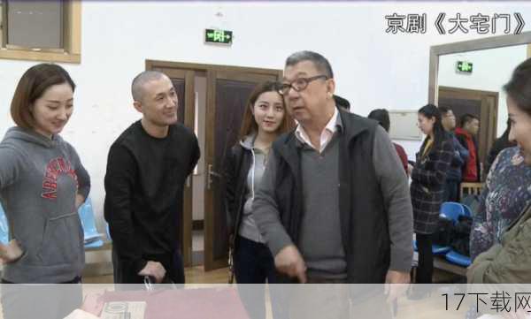 目前,真人电影的编剧团队正紧锣密鼓地进行创作工作,他们深知,要将这样一部经典作品搬上大银幕,绝非易事,他们在创作过程中,既要尊重原著,保留其精髓,又要进行适当的创新与改编,以适应电影这一艺术形式的表达需求。