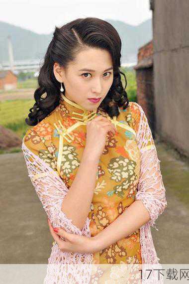 丹琳(夏雪):在《家有儿女》第三、四部中,小雪的扮演者换成了丹琳,当时观众是很不满意的,这并不是因为她哪里不好,只是先入为主而已,大家已经习惯了杨紫的表演,并且当年的丹琳已经有20岁,不太适合出演这样一个角色,后来,她演了不少都市剧和抗战剧,都不太火,虽然仍在拍戏,却鲜为人知,事业发展得一般。