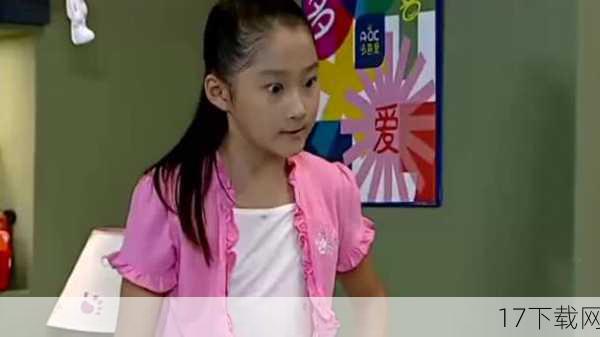 关晓彤(唐娜):严格地说,关晓彤和《家有儿女》并没有直接关系,她演的是《家有儿女新传》,这是《家有儿女》系列的姊妹篇,但提到《家有儿女》的小演员,也不得不提她,如今的关晓彤已经是国民闺女,有着不少粉丝,她个子高挑,一双大长腿惹人羡慕,演技则是时高时低,但在圈内年轻女演员中,她是排得上名号的。